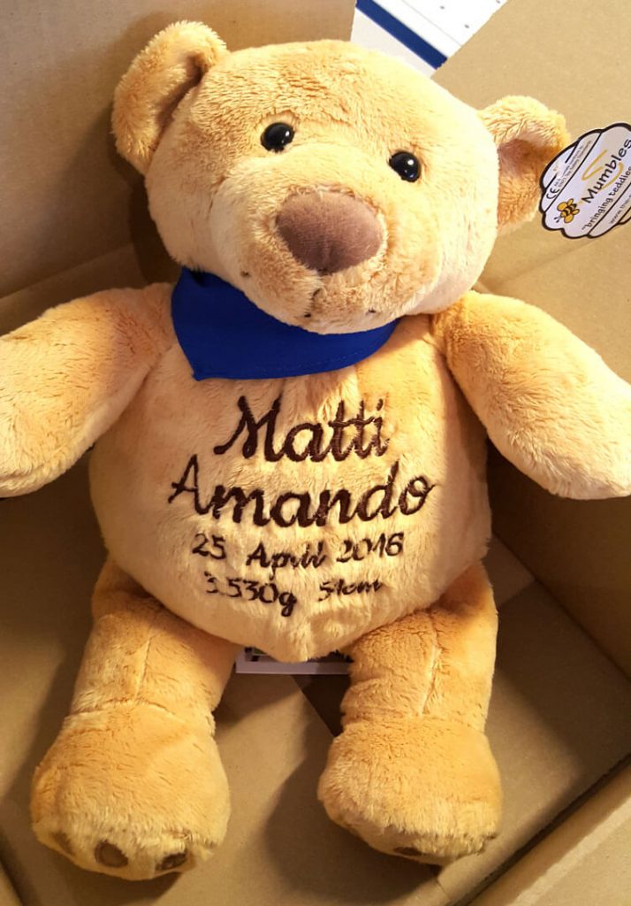 Teddy mit Namen und Geburtsdaten