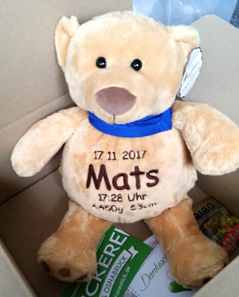 Teddy mit Namen und Geburtsdaten