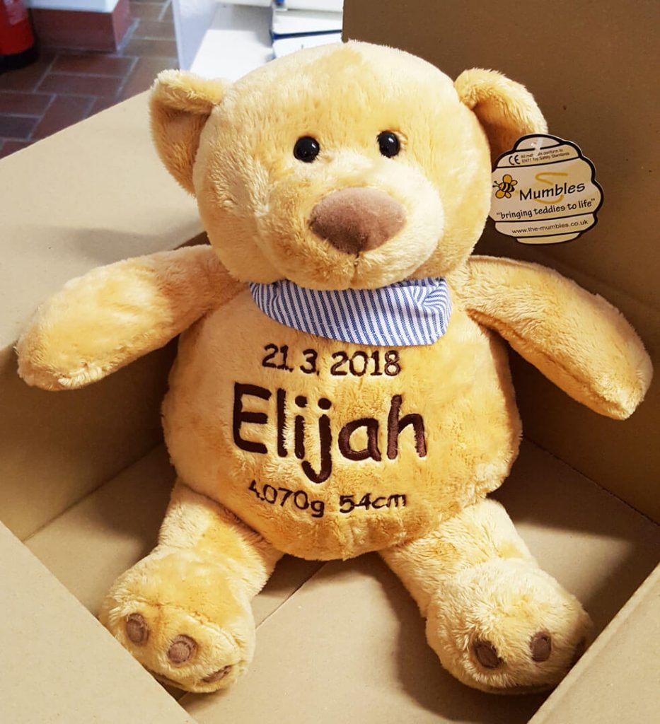 Teddy mit Namen und Geburtsdaten