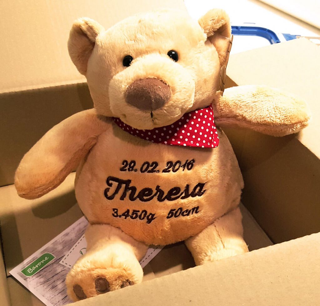 Teddy mit Namen und Geburtsdaten