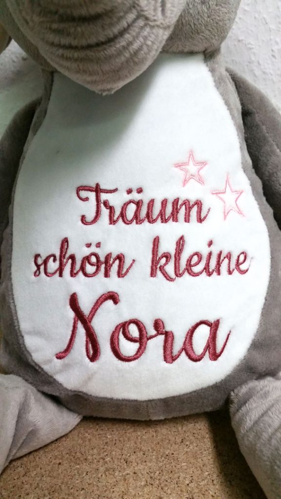 Elfant mit Spruch und Sternchen: Träume schön kleine Nora